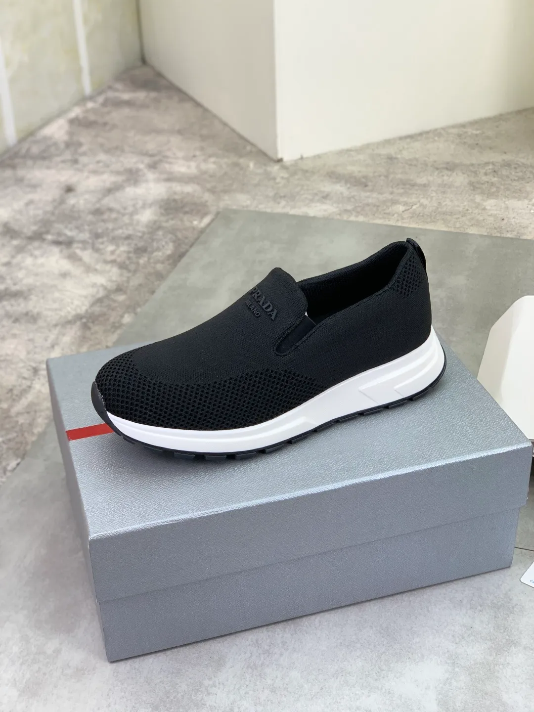 Men's shoes 💰P560💰[New model] Flying weave series (summer must-have) is now available on the official website, 🆘 Trendy brand (Prada) mainly promotes popular models, avant-garde and versatile fashionable men's shoes, private version molding, cowhide surface splicing 1:1.. Simple fashion, original imported cowhide lining and cowhide feet; the atmosphere and personality are more fashionable, eye-catching and pursuing class. It will subvert the old idea and be a must-have for fashion trendsetters with you! Must keep it for yourself! High-end comfort and low-end, high-end quality workmanship. Size: 38-45 6️⃣colors available.